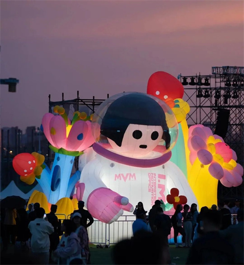 睿铭声光助力乌鲁木齐草莓音乐节音浪翻滚、席卷新疆！