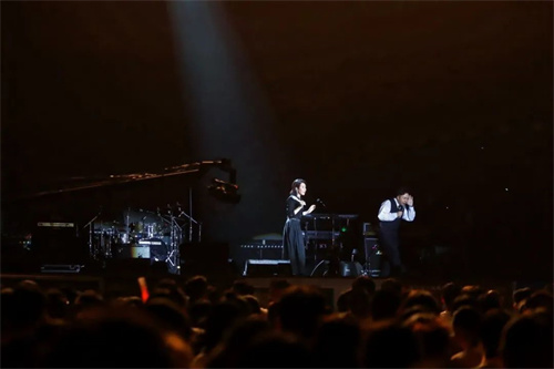 声扬VCL扩声系统护航2024群硕步阳半山半岛光辉经典传奇演唱会现场！