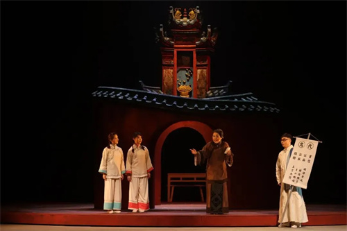 筑梦灯光助力大型现代花鼓戏《火宫殿》精彩首演！