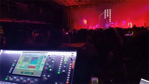 丢火车乐队20周年巡演首站圆满落幕，Allen & Heath dLive C2500调音台助力燃放青春之火