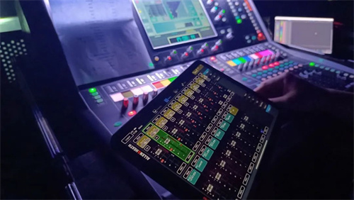 丢火车乐队20周年巡演首站圆满落幕，Allen & Heath dLive C2500调音台助力燃放青春之火