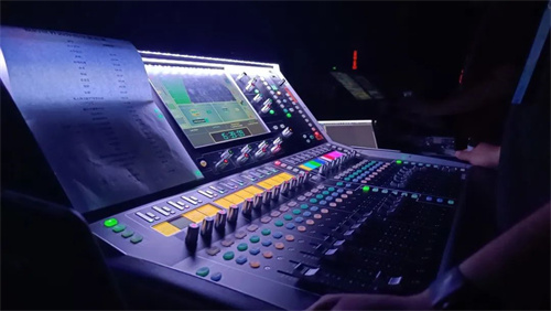 丢火车乐队20周年巡演首站圆满落幕，Allen & Heath dLive C2500调音台助力燃放青春之火