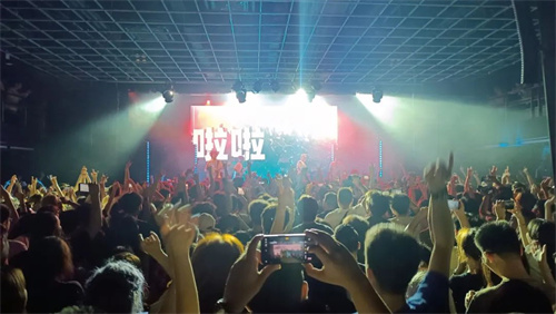 丢火车乐队20周年巡演首站圆满落幕，Allen & Heath dLive C2500调音台助力燃放青春之火