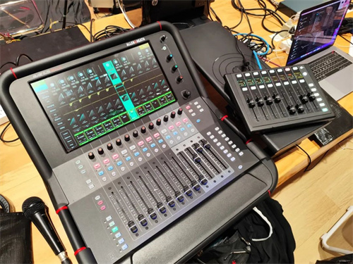 Allen & Heath Avantis Solo助力Ari Abdul国内首秀直播间