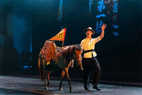 筑梦灯光助力打造大型文旅演艺场所——梦幻腾冲大剧院 