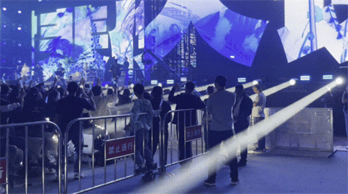 升龙灯光助力麻园诗人“此站麻园”，一起周末Passion! 
