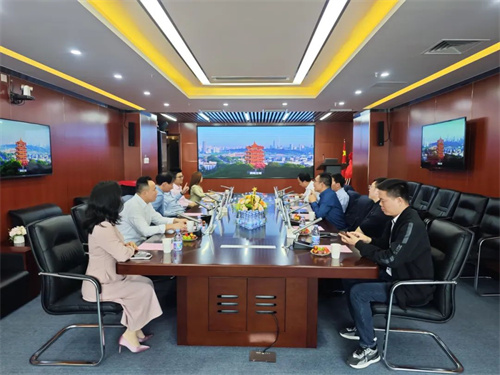 武汉科技大学与景雄企业携手共进，共启校企合作新篇章！