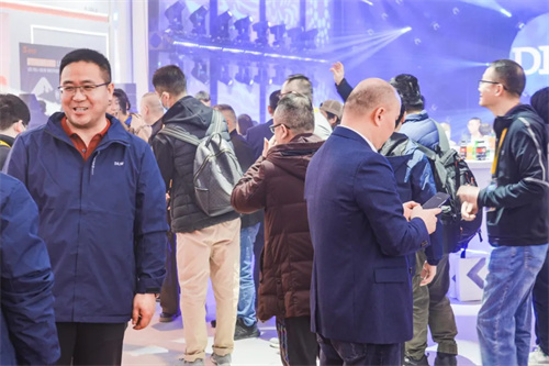 筑梦灯光亮相2025GETshow，展示企业实力风采