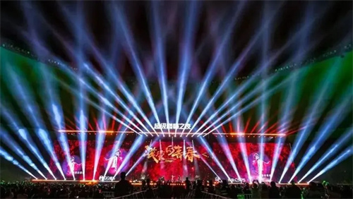 十年逐光・音浪破晓：2025QQ音乐超级巅峰之夜 