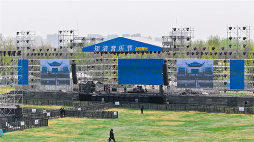 音光狂卷48小时！矩浪音乐节万人草坪集体“声与光”共沉浸