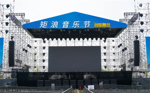 音光狂卷48小时！矩浪音乐节万人草坪集体“声与光”共沉浸