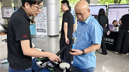深圳台电亮相第十五届数字校园建设与创新发展高峰论坛，共话生成式AI与智慧教学环境建设